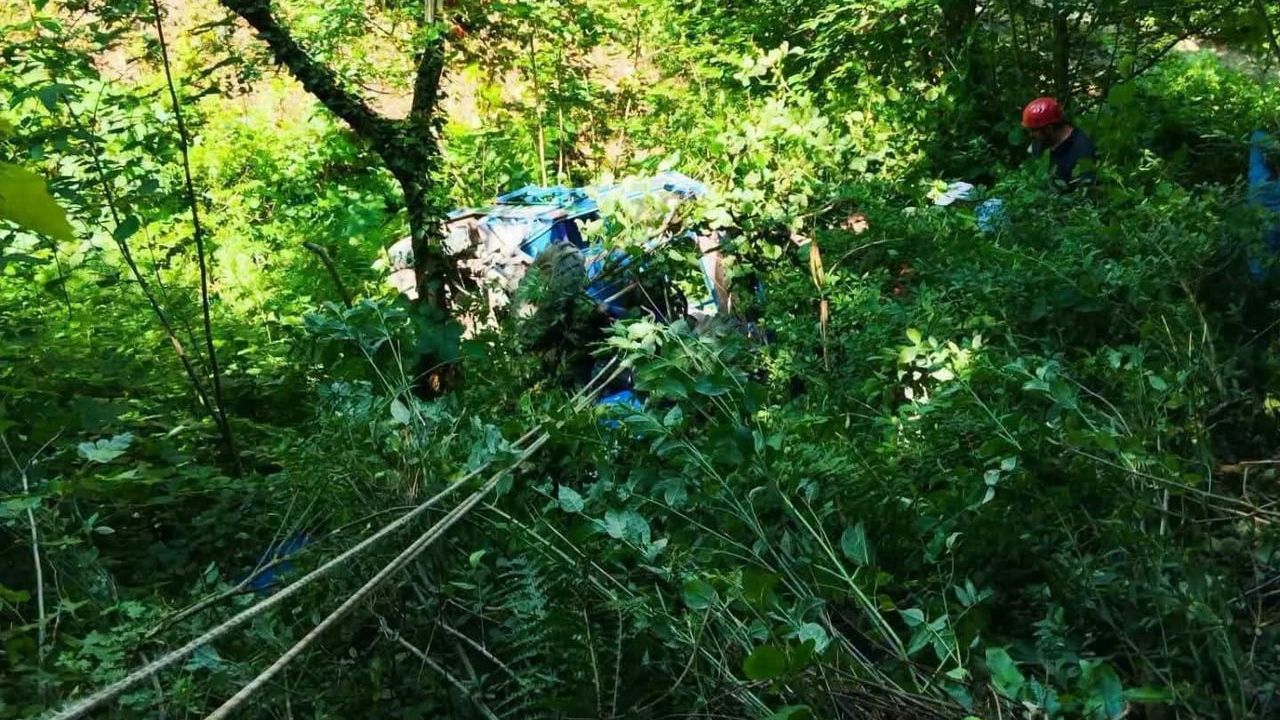Ordu'da devrilen patpatın sürücüsü hayatını kaybetti