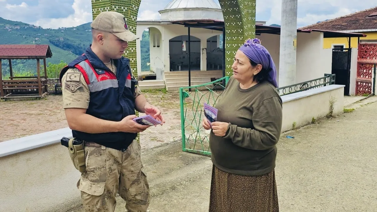 Ordu'da jandarmadan kadınlara KADES tanıtımı