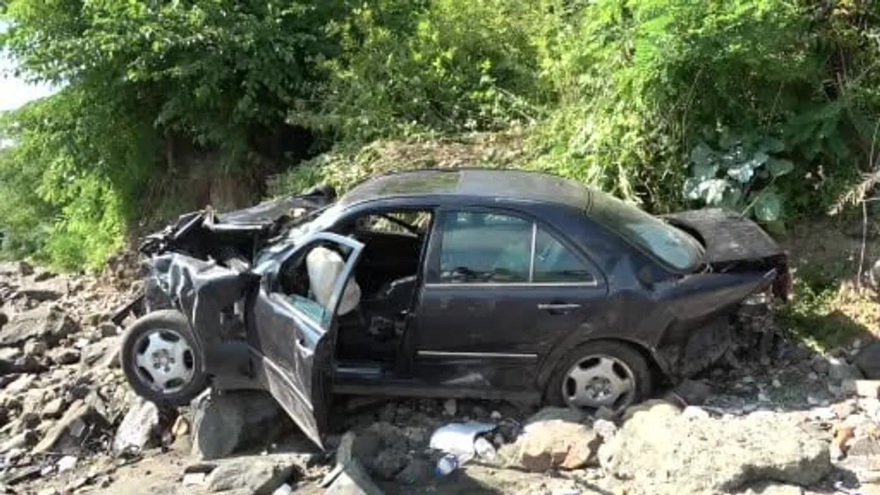 Ordu'da otomobil 30 metreden deniz kıyısına uçtu, sürücü yaralandı