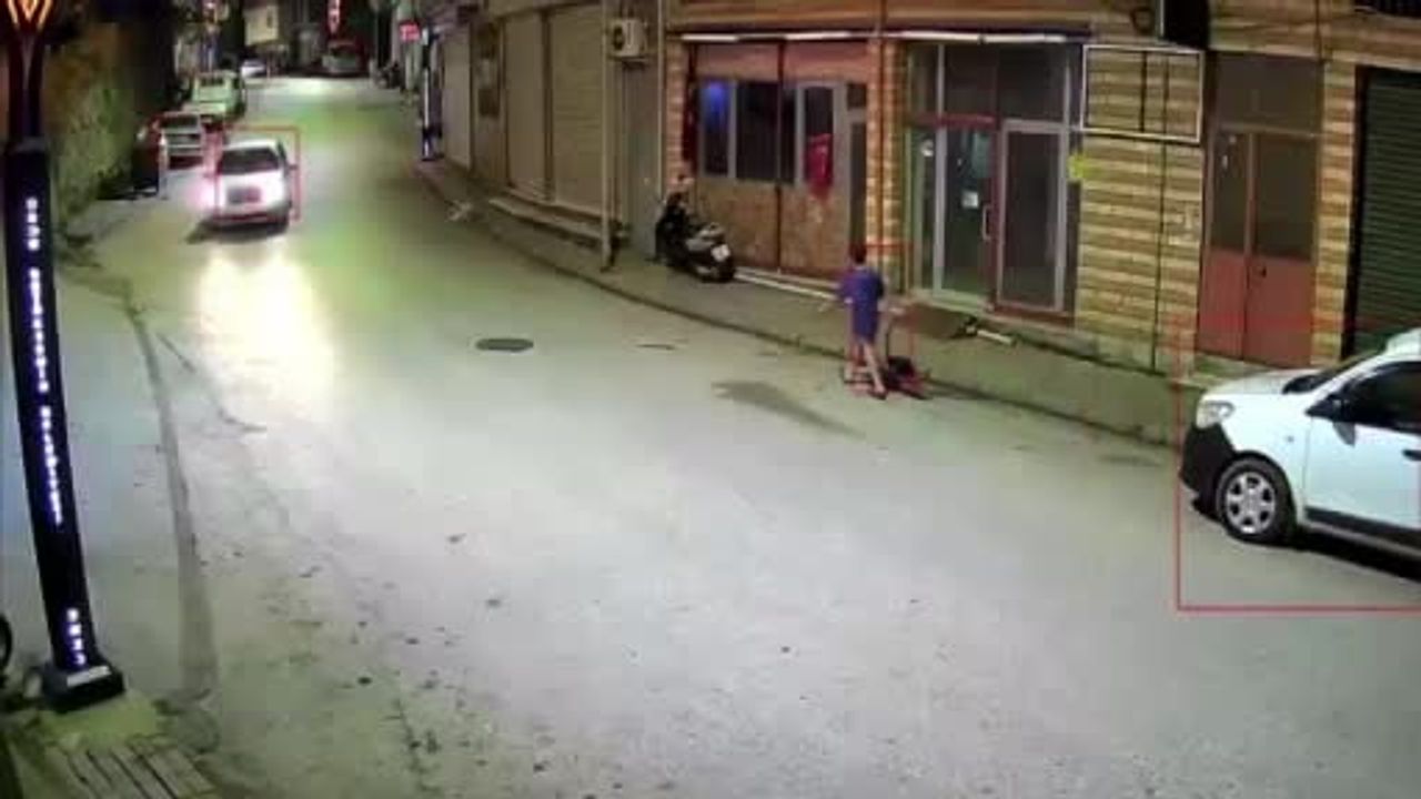 Ordu'da scooter ile evine giderken sokak köpeklerinin saldırısına uğrayan çocuk