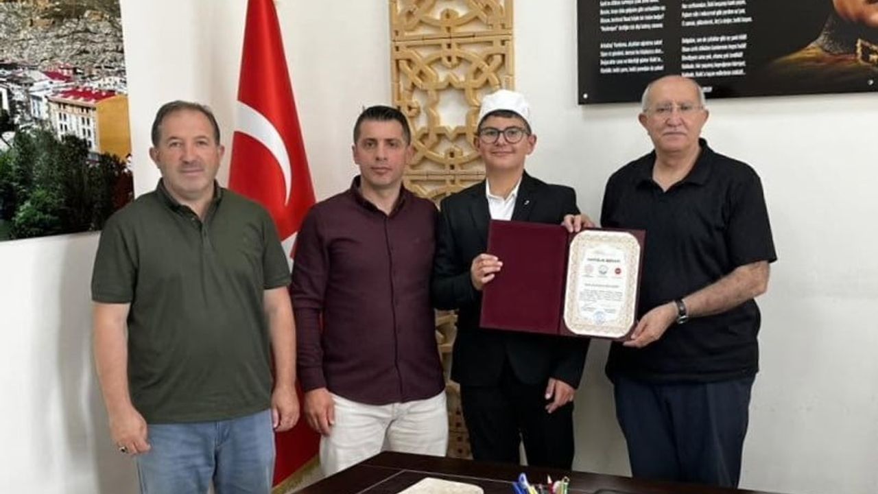 Örgün eğitimle birlikte hafızlık programı 152’nci mezununu verdi