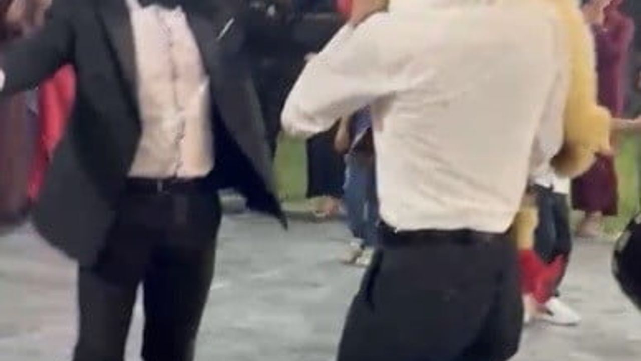 Osmaniye’de takı törenine kuzuyla gelen davetli damada kuzu hediye etti