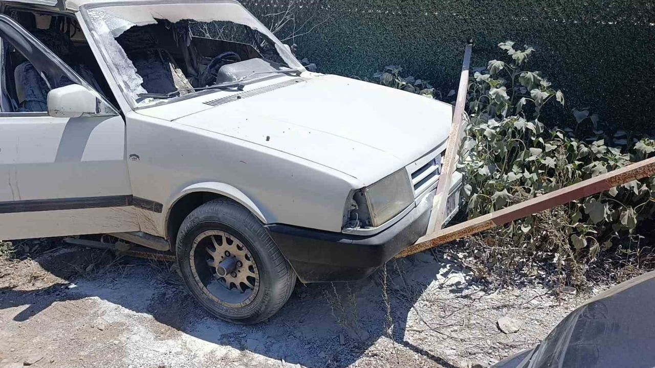 Otele ölçü almaya giden ustanın aracı Manavgat'ta park halindeyken yandı