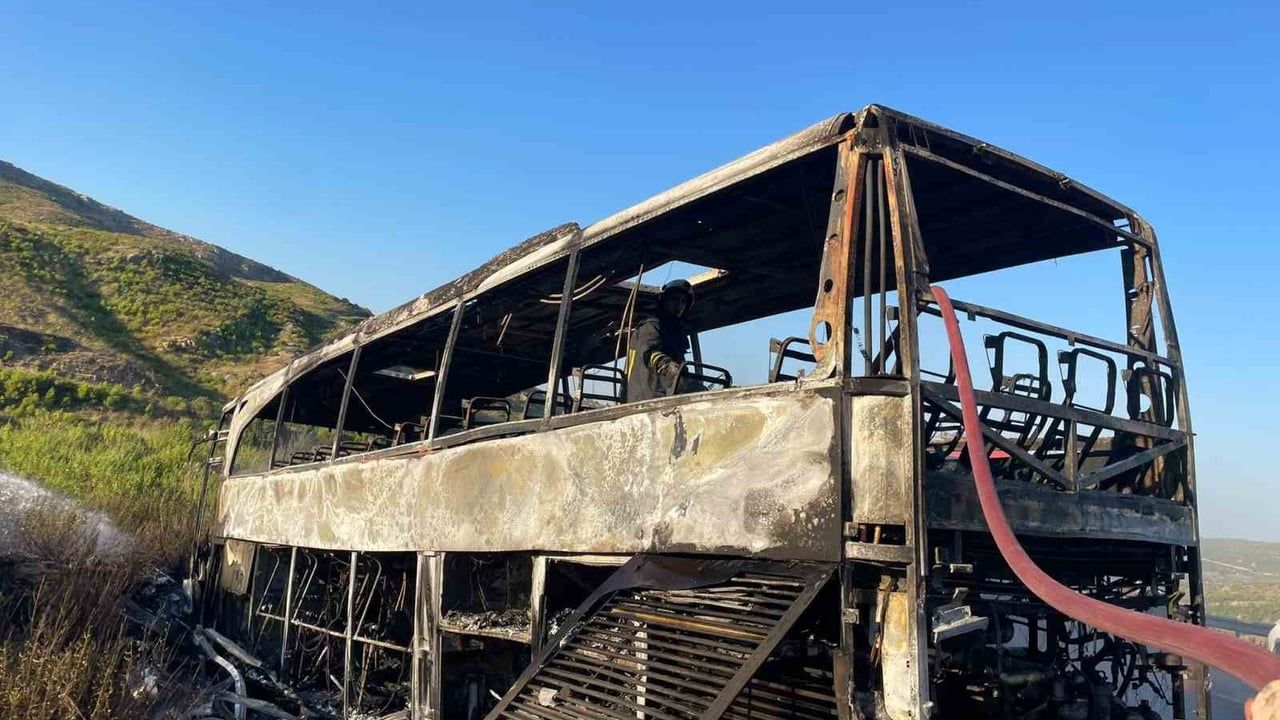 Otobüs Demirkapı Tüneli'nde alev aldı, 30 yolcu tahliye edildi