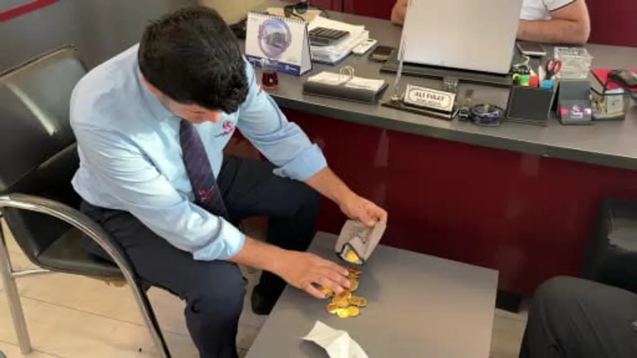 Otobüs muavini 4 buçuk milyon TL değerindeki altın ve çeki sahibine ulaştırdı