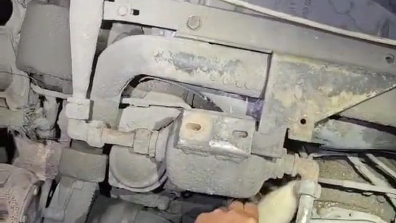 Otobüste gizli bölmede 717,50 gram altın takı ele geçirildi