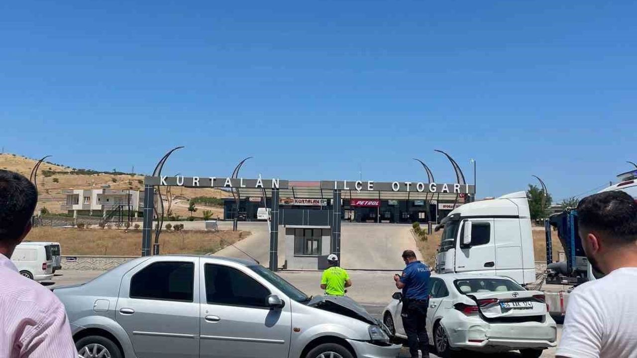 Otogar önünde çarpışma: Kurtalan'da iki kişi hastaneye kaldırıldı