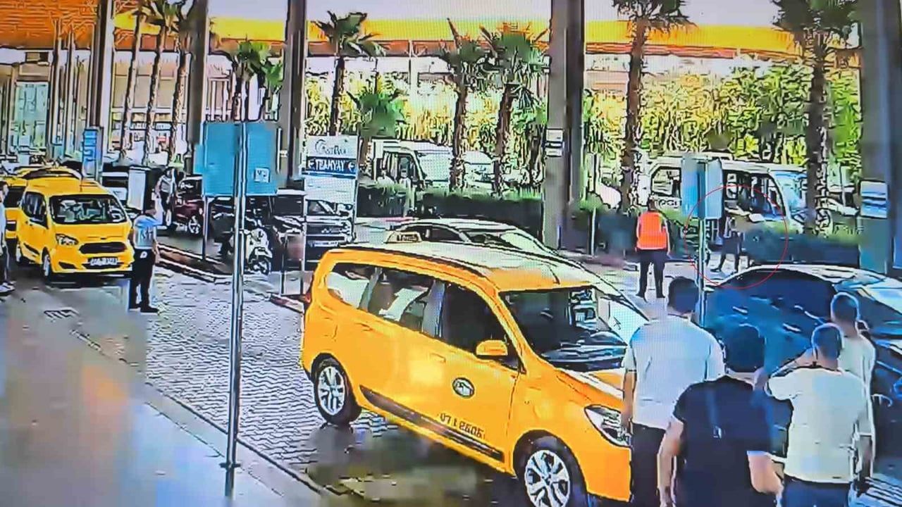 Otogarda bıçaklı saldırı: iki güvenlik görevlisi yaralandı