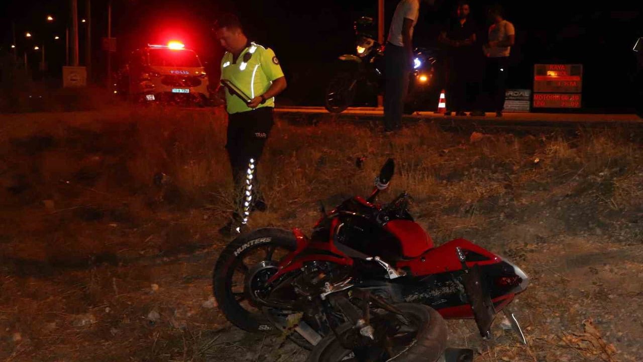 Otomobille çarpışan motosiklet şarampole savruldu: 1 yaralı