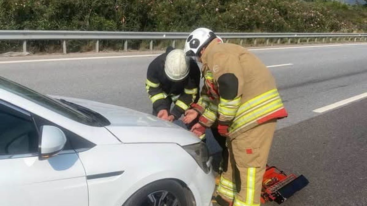 Otoyolda kontrol kaybı: Erzin-Dörtyol'da bariyere çarpan otomobilde 1 yaralı