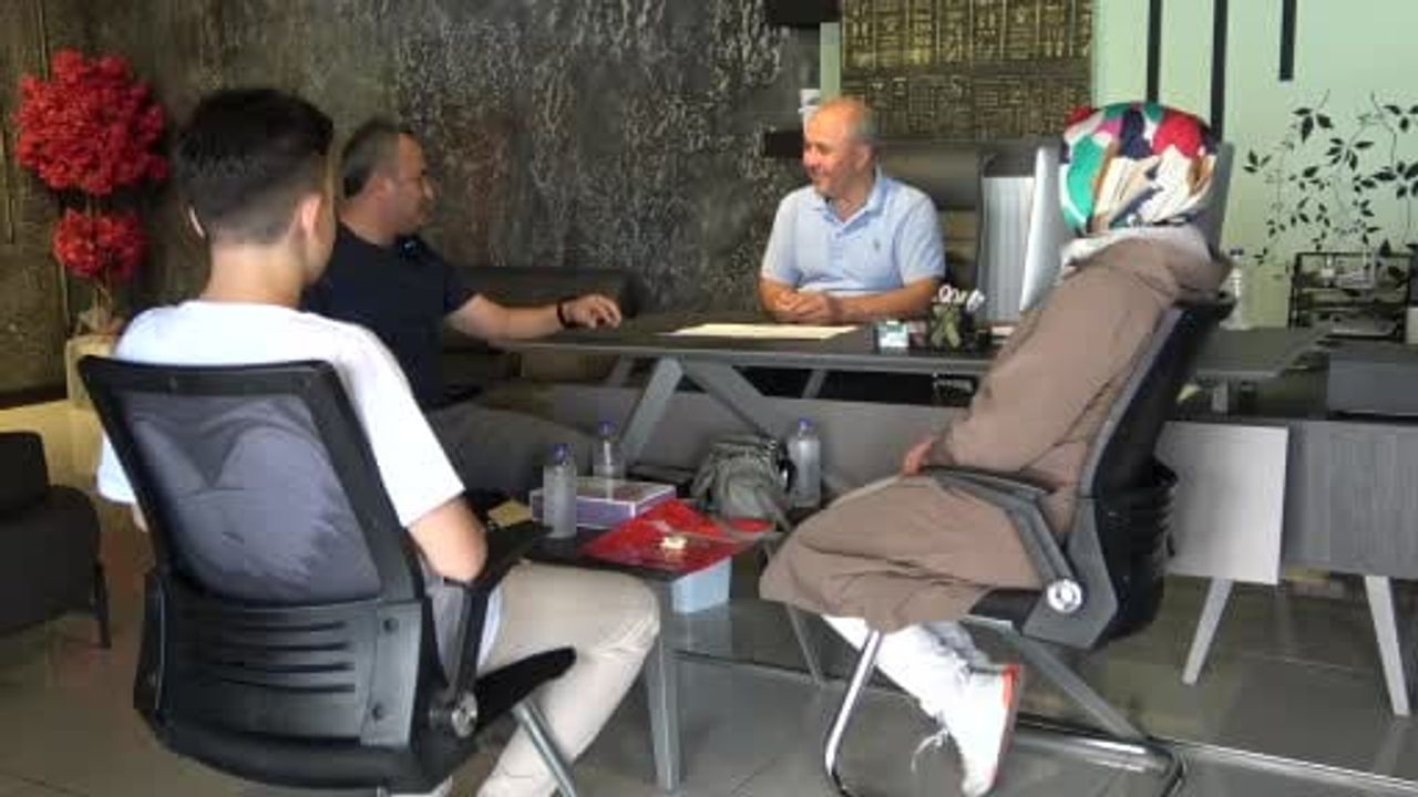 Oyun çağrılarını reddetti, LGS'de 500 tam puan alarak Türkiye birincileri arasına girdi