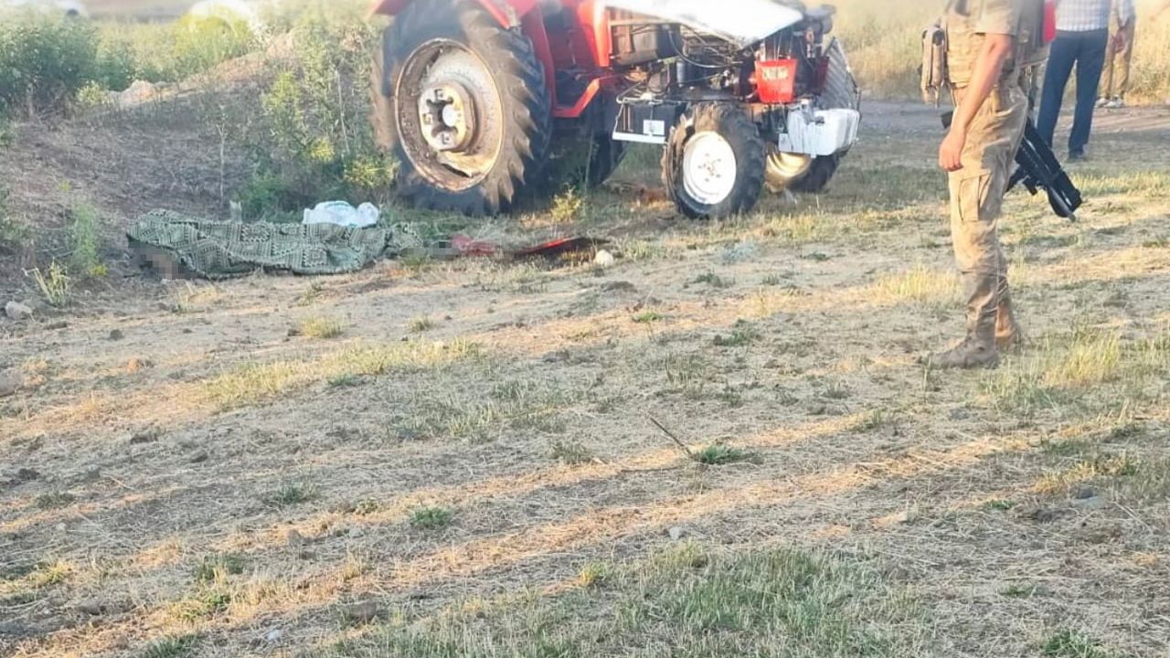 Özalp'te devrilen traktörün altında kalan kişi hayatını kaybetti