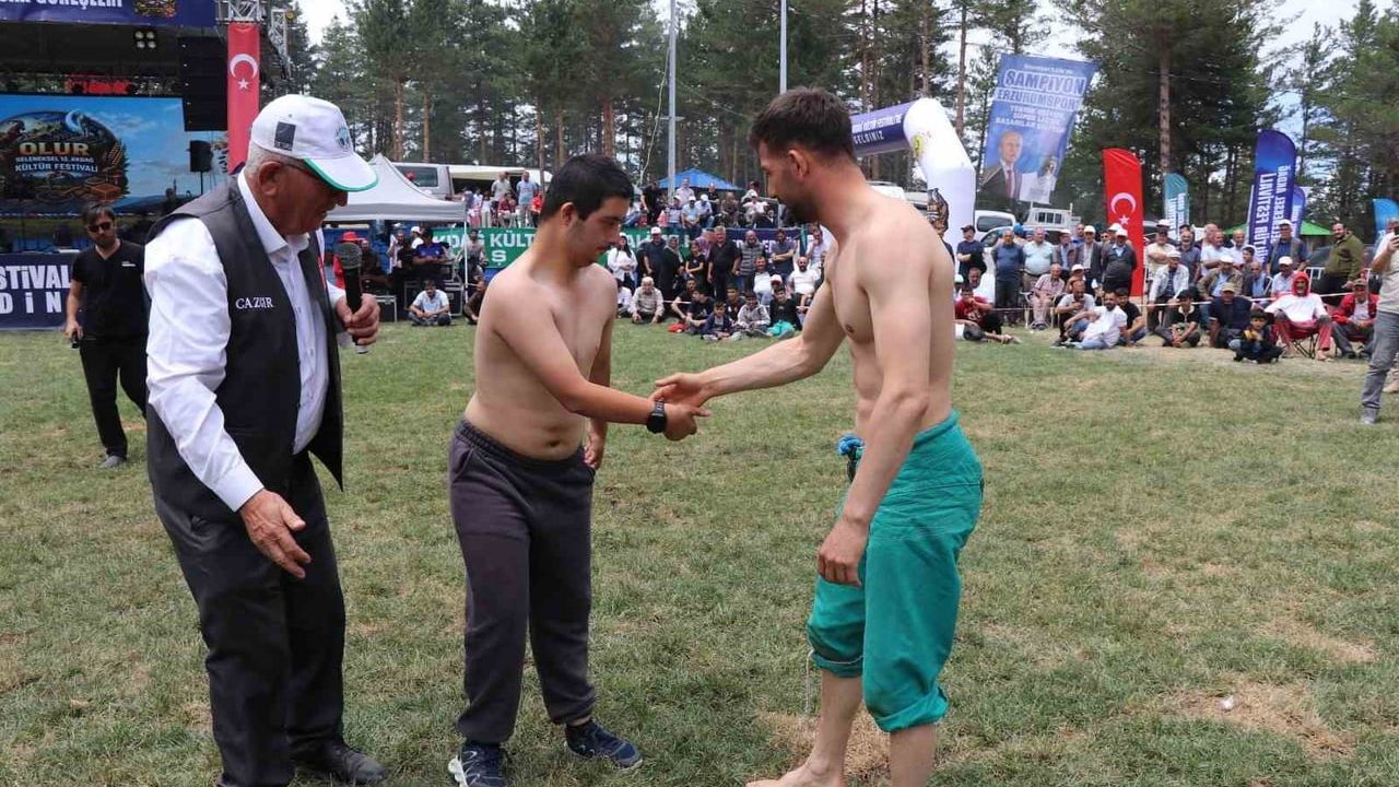 Özel gereksinimli Ufuk Erdem Akdağ Karakucak Güreşleri’nde gönüllerin şampiyonu oldu