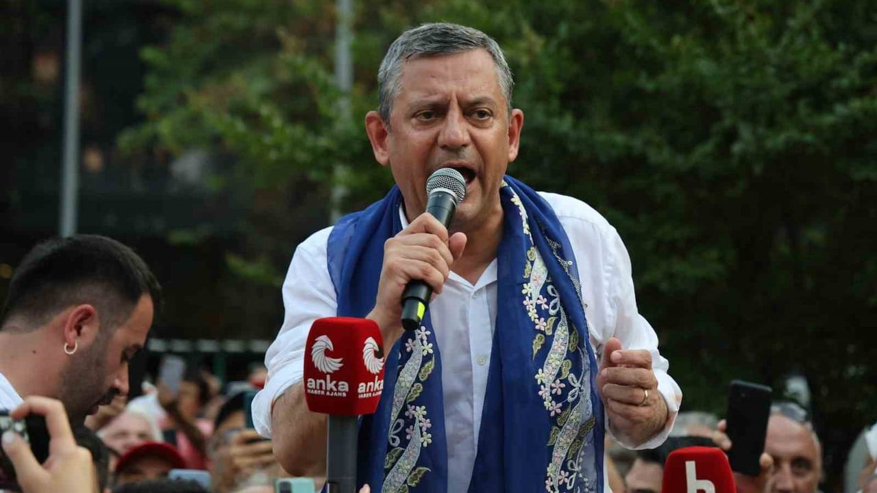 Özgür Özel’den yeni parti sinyali: 'sizi hiç üzmeden yeni bir yol açacağız'