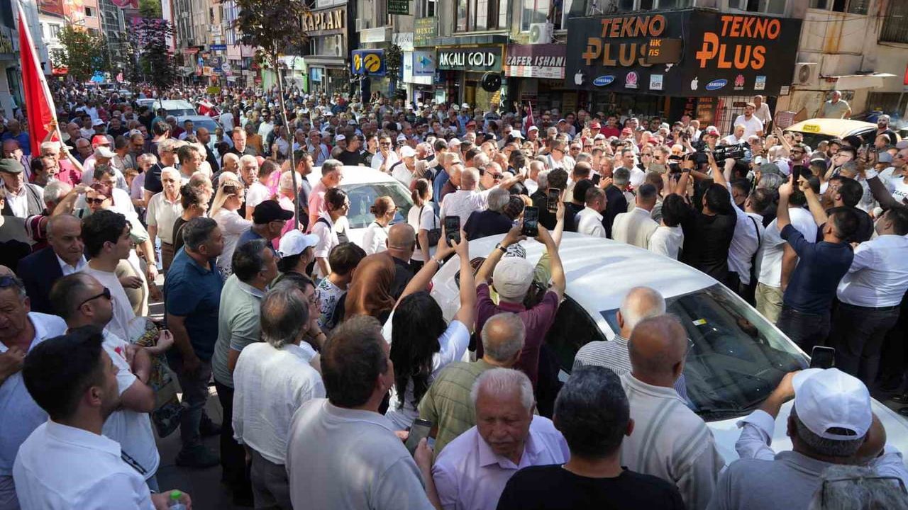Özgür Özel'den yeni parti sinyali: ya partimizi geri alacağız ya yeni bir yol açacağız