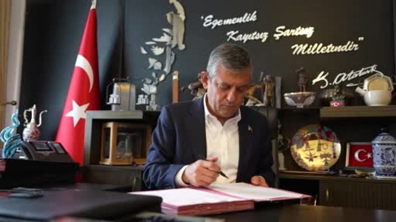 Özgür Özel ve 91 milletvekili YENİ Parti kurucular kuruluna katıldı