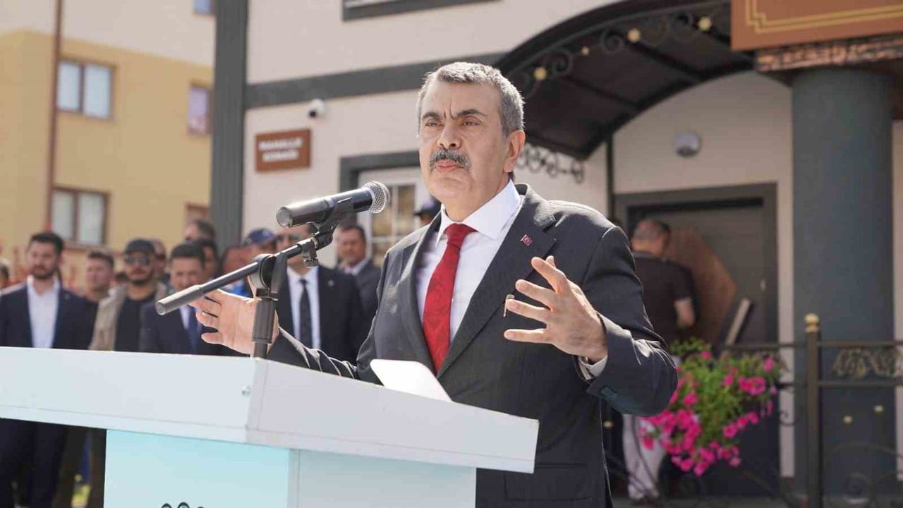 Palandöken'de iki mahalle konağı hizmete girdi, bakanlardan övgü