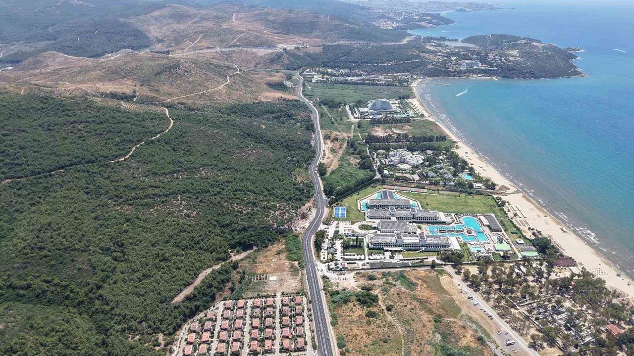 Pamucak yolu baştan sona yenilendi