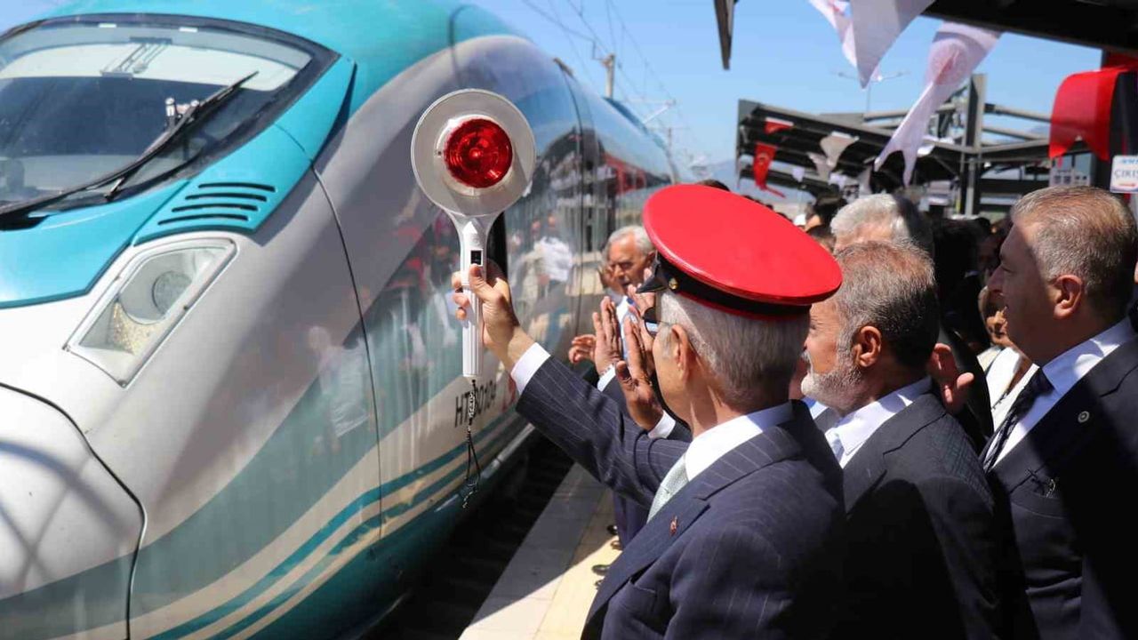 Pamukova'da ulaşım ağı genişliyor: yüksek hızlı tren istasyonu ve Alifuatpaşa köprülü kavşağı açıldı