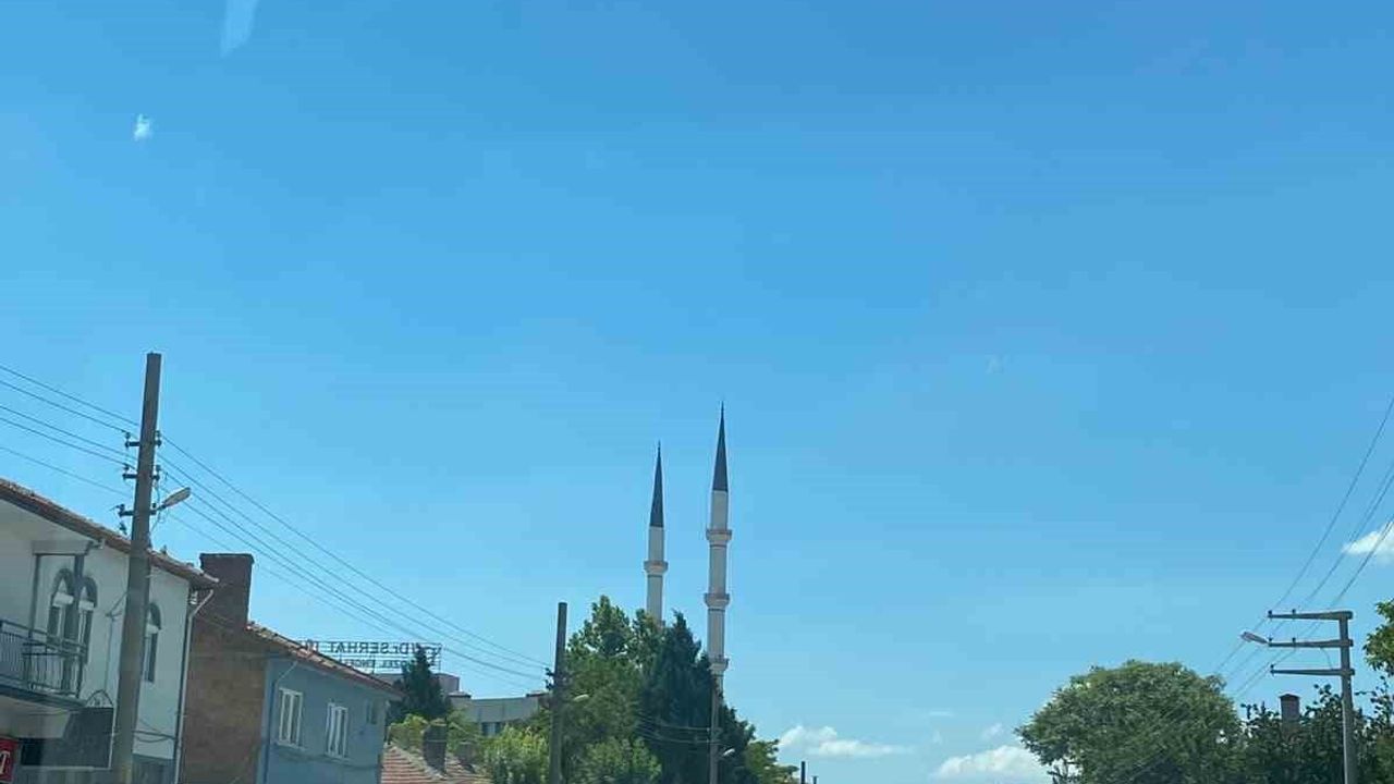 Panelvan araç ile motosiklet çarpıştı: 1 yaralı