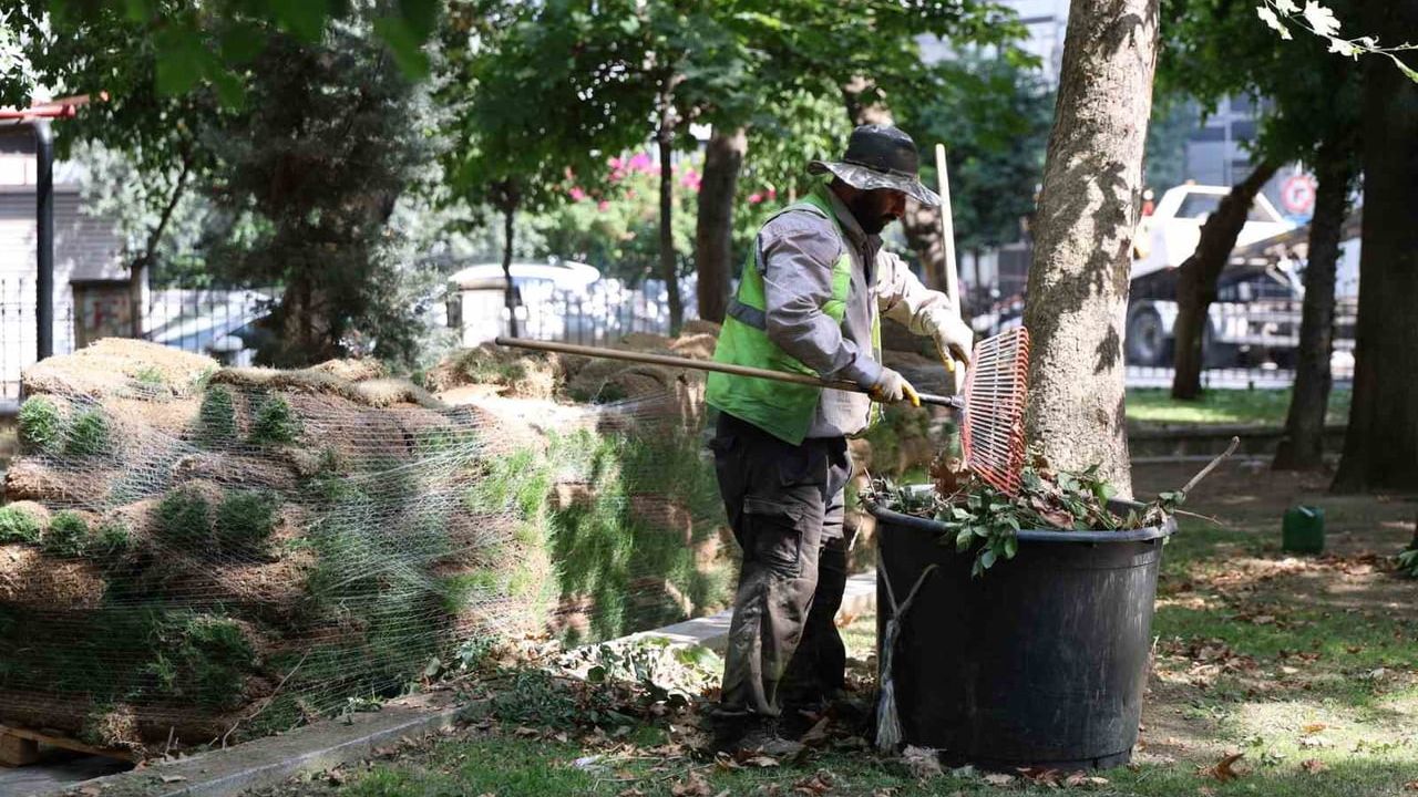 Parklarda yenileme sürüyor: Efeler Gençlik Parkı'nda kapsamlı bakım