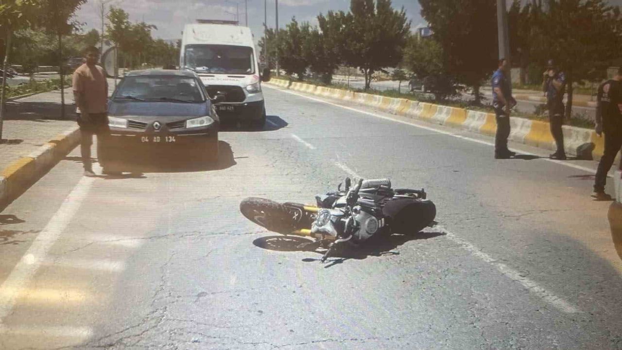Patnos'ta motosiklet kazasında sürücü yaralandı