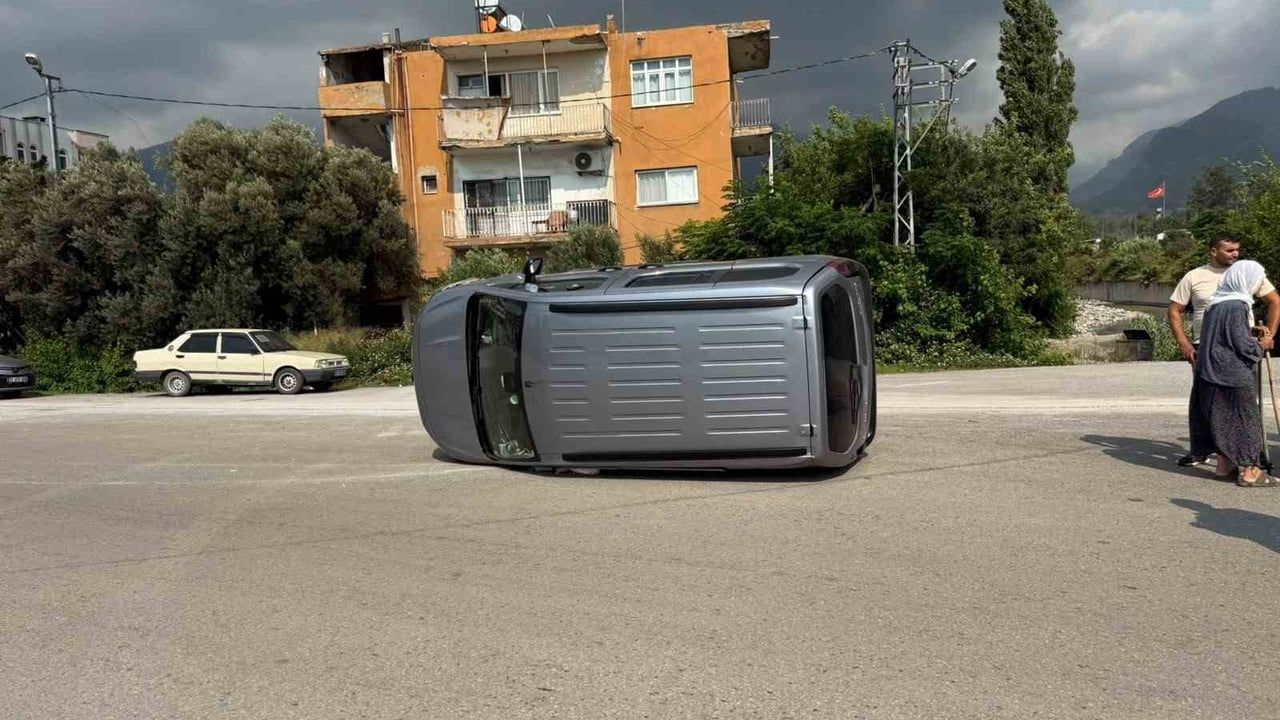 Payas’ta çarpışmayla takla atan otomobilin sürücüsü yaralandı