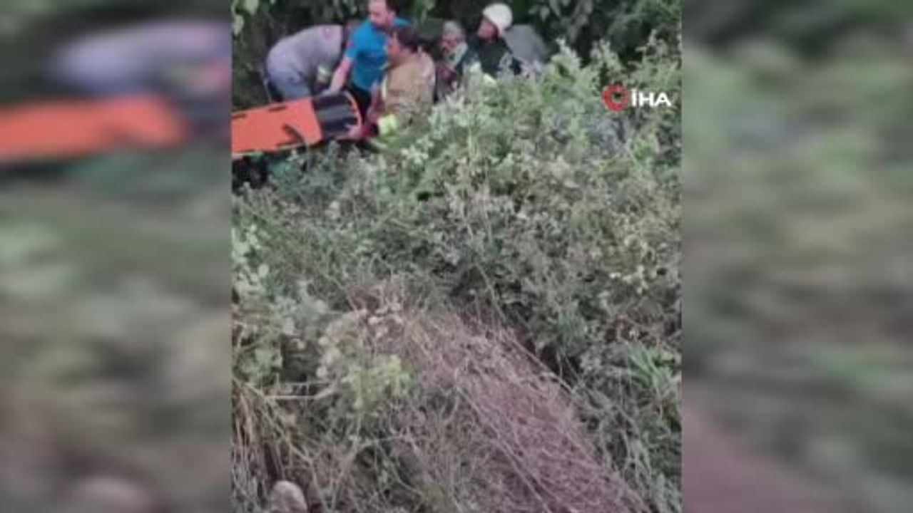 Payas'ta kontrolden çıkan Tofaş dereye uçtu, sürücü hastaneye kaldırıldı