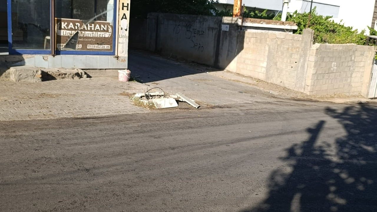 Pide fırını önündeki açık kablolar mahallede endişe yarattı