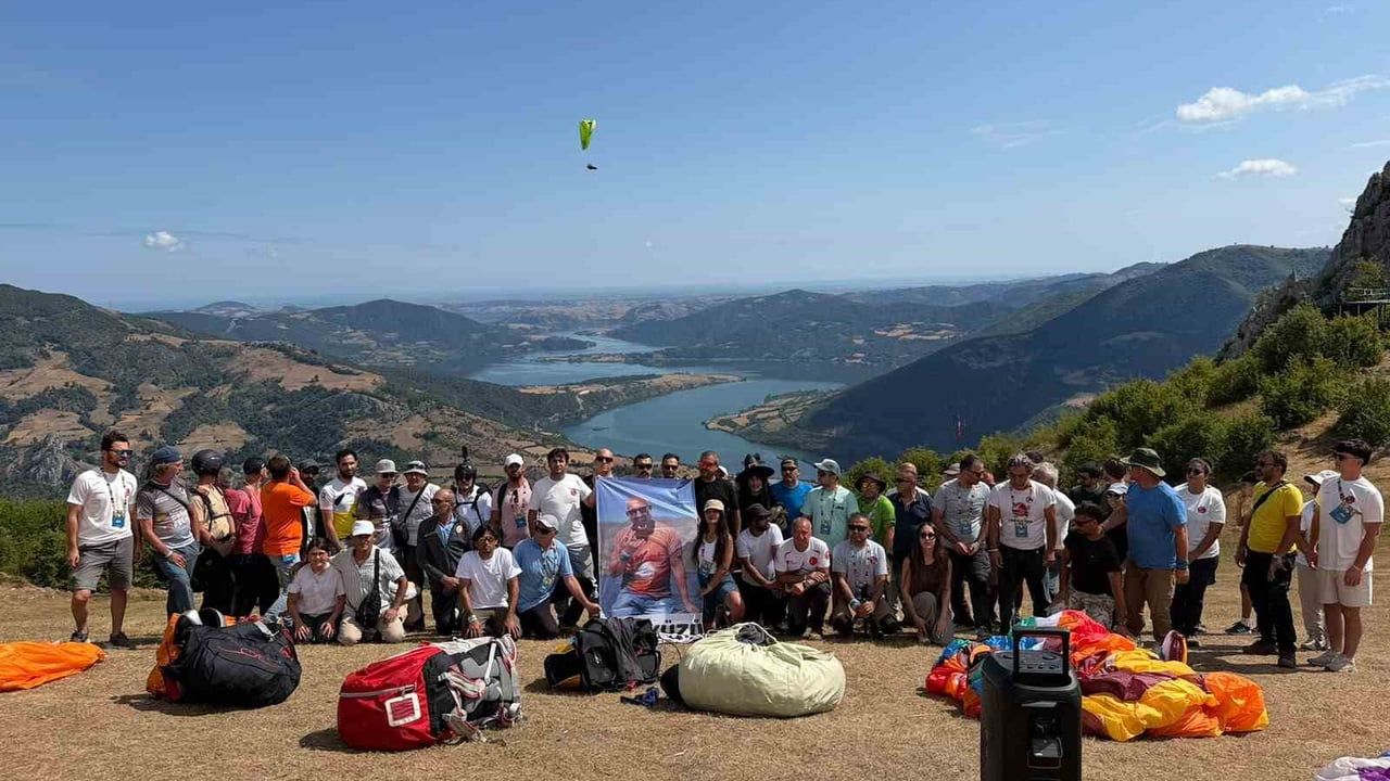 pilotlar kapıkaya'da bayram kurt'u gökyüzünde andı