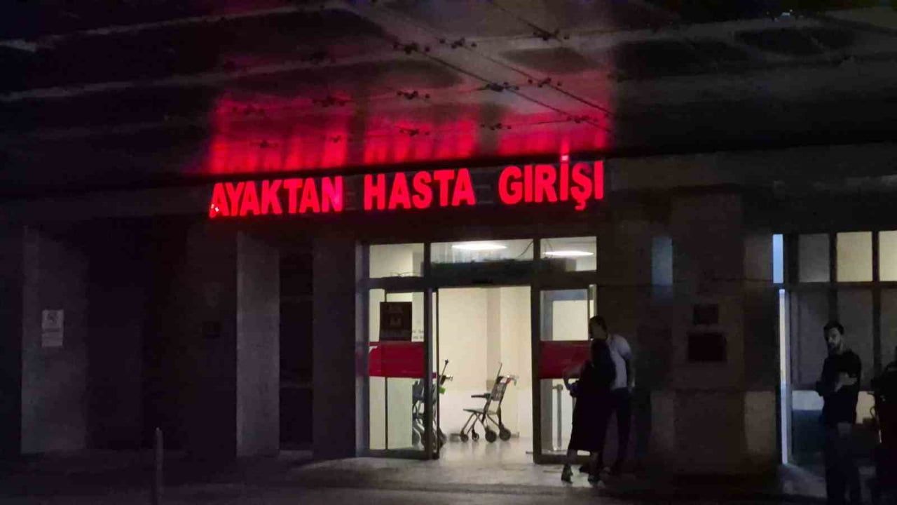 Plakasız motosiklet 'dur' ihtarına uymadı, bekçiye çarparak kaçtı