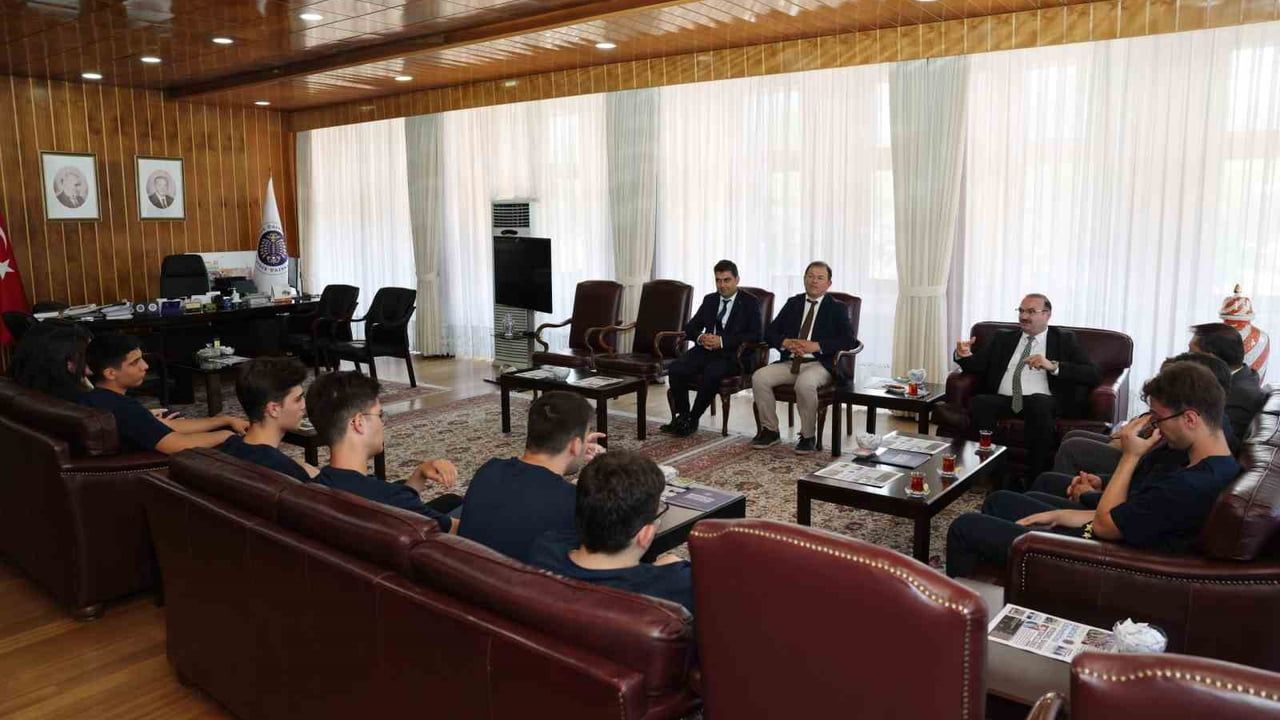 Planlı eğitimle zirveye çıkan Atatürk Üniversitesi vakıf okulları