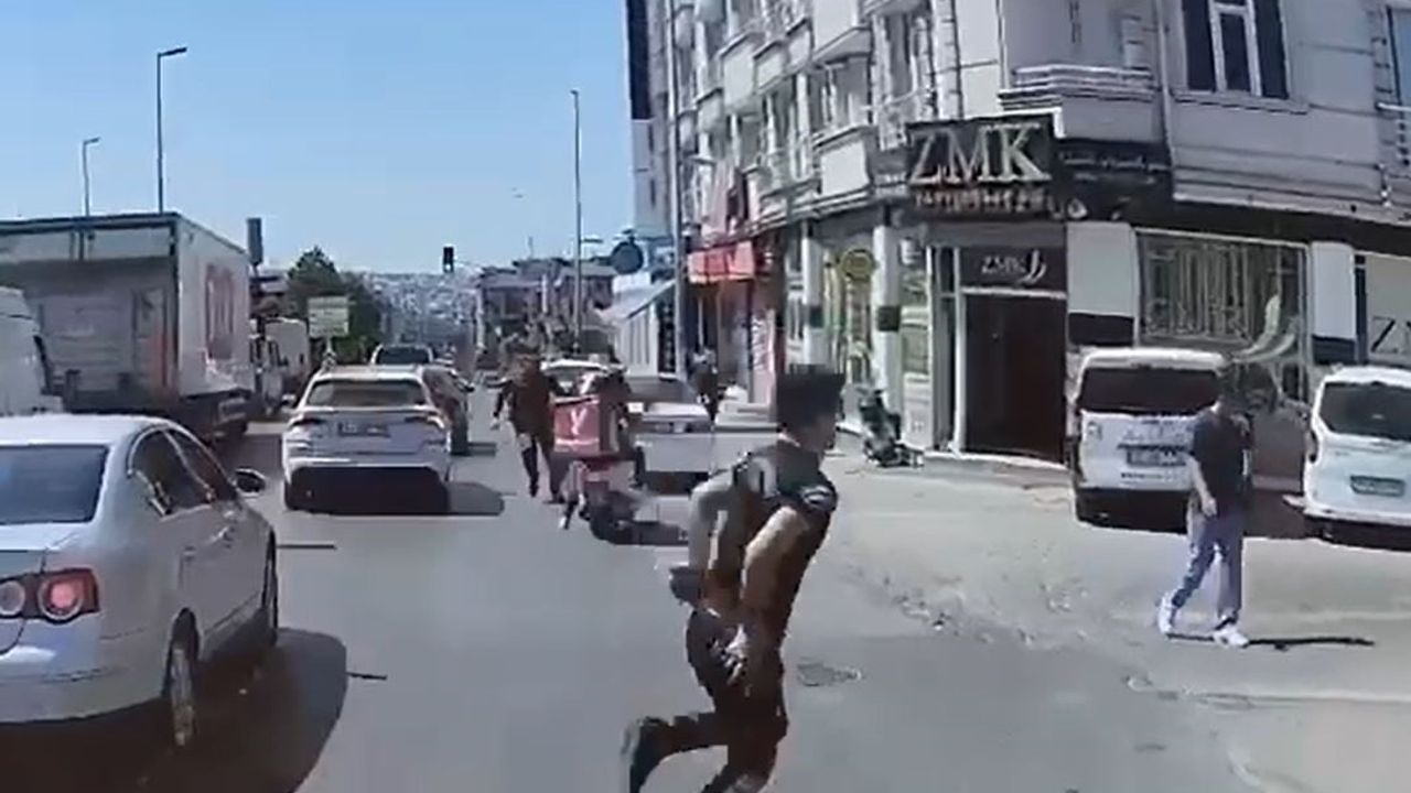 Polisin 'dur' ihtarına uymayan şahsı motokuryeyle kovalaması kamerada