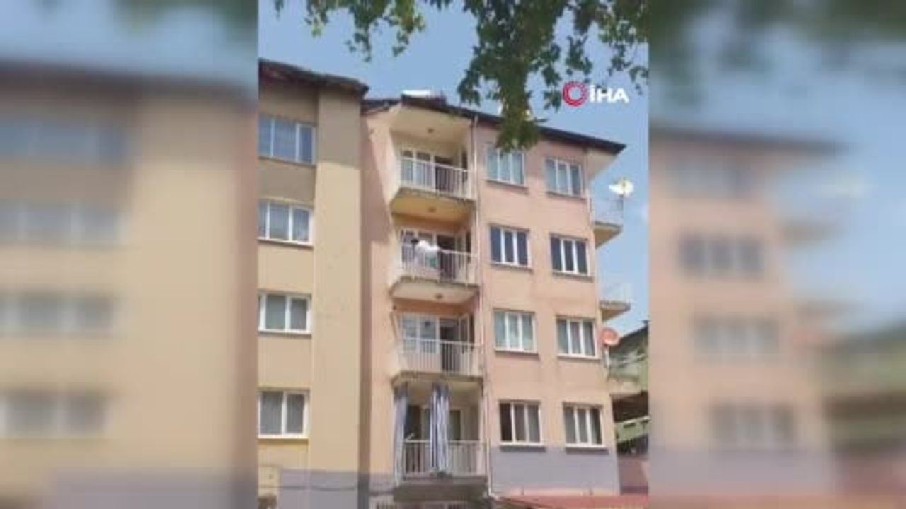 Psikolojik sorunları olduğu öne sürülen kadın Pamukkale'de 3. kattan atlayarak hayatını kaybetti