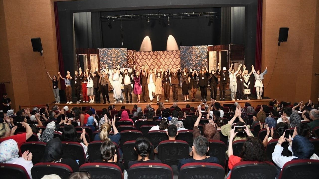 Pursaklar belediyesi tiyatro günleri için hazırlanıyor
