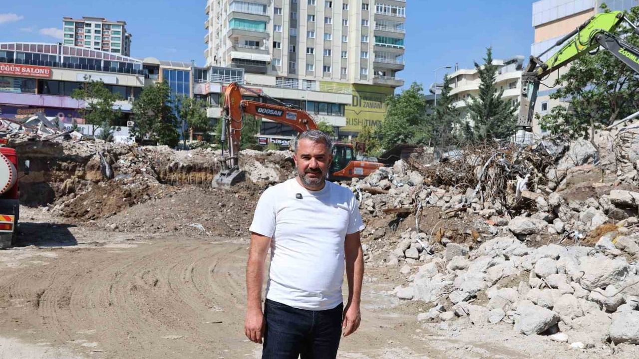 Pursaklar'da eski binadan yeraltı otoparkı ve sosyal meydan projesi