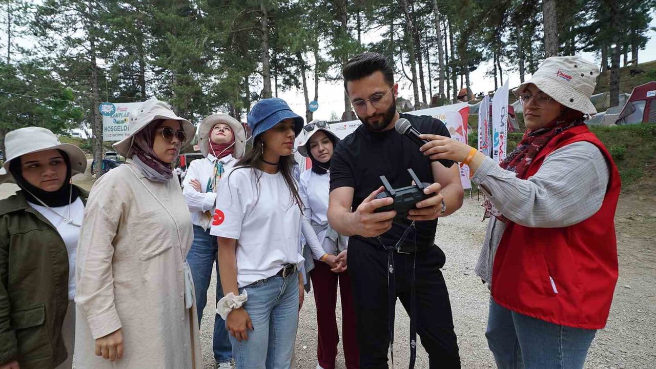 Pusula Maraş kampı'nda gençler yeni medya ve fotoğrafçılık öğrendi