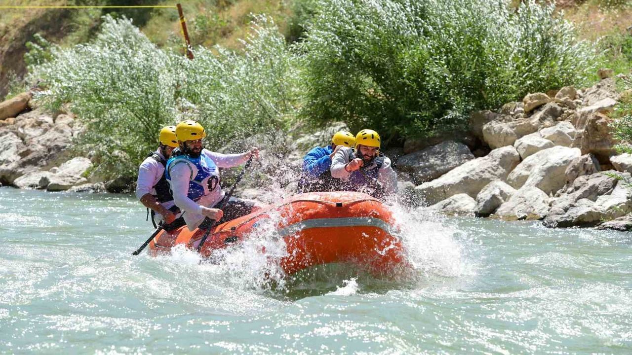 Rafting Türkiye şampiyonası 3. ayak yarışları Çatak’ta sona erdi