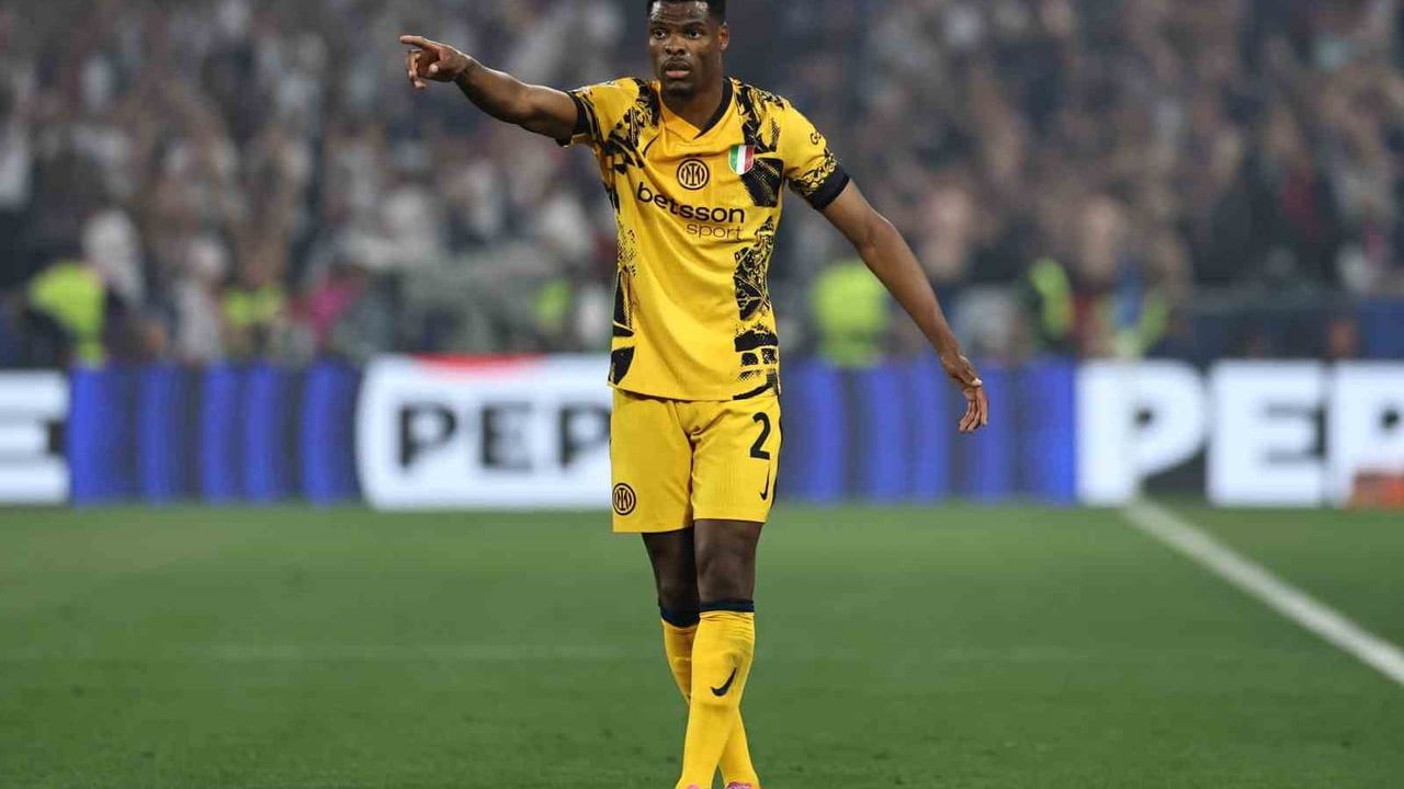 Real Madrid, Denzel Dumfries'i kadrosuna kattı