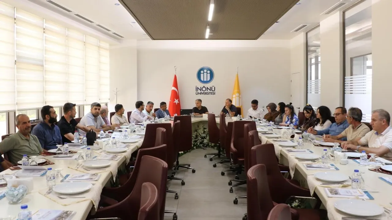 Rehber öğretmenler YKS tercihlerinde destek için İnönü Üniversitesi kampüsünde buluştu