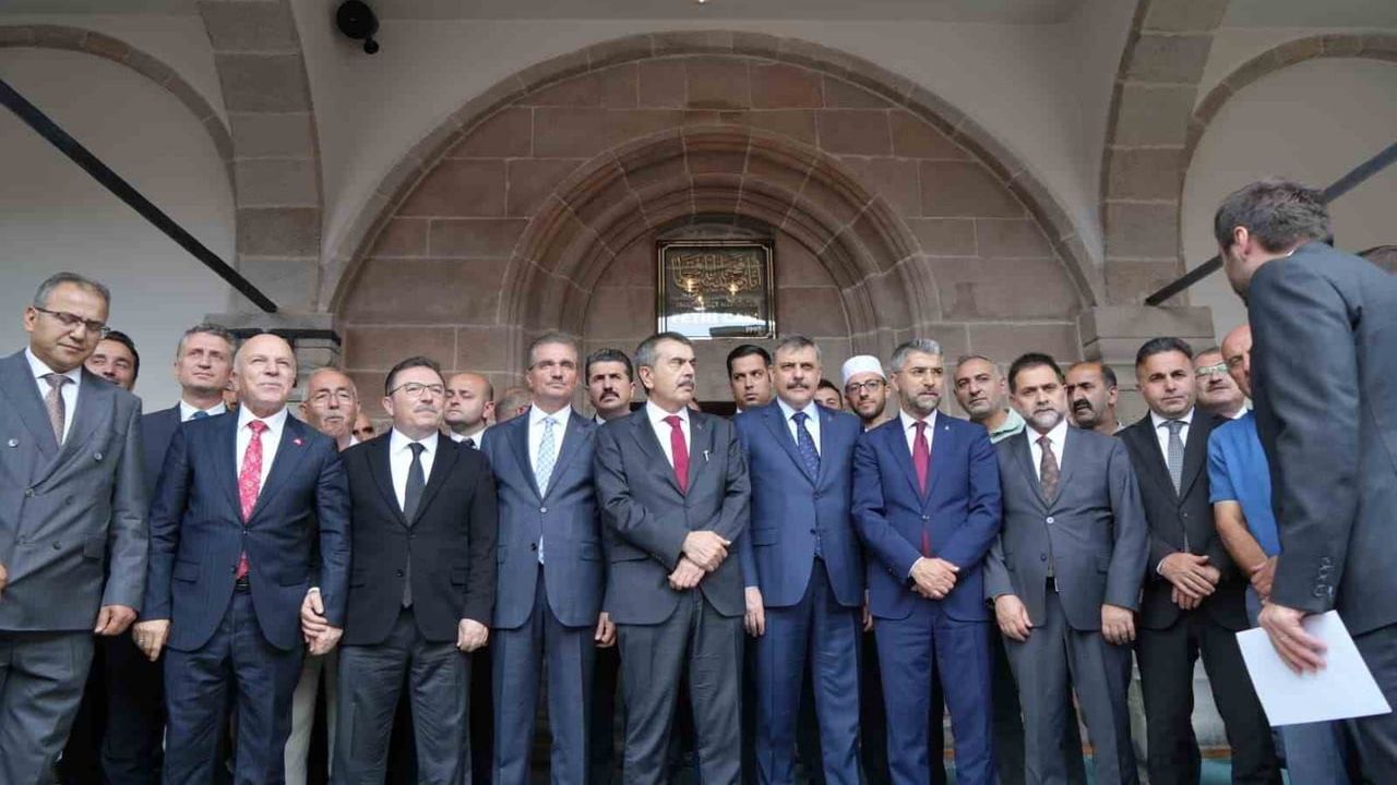 Restorasyonla gün yüzüne çıkan Fetih Camii yeniden ibadete açıldı