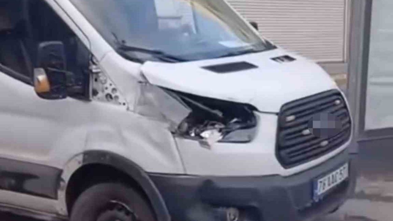 Rıza Yalçın caddesi'nde maddi hasarla sonuçlanan iki ticari araç kazası