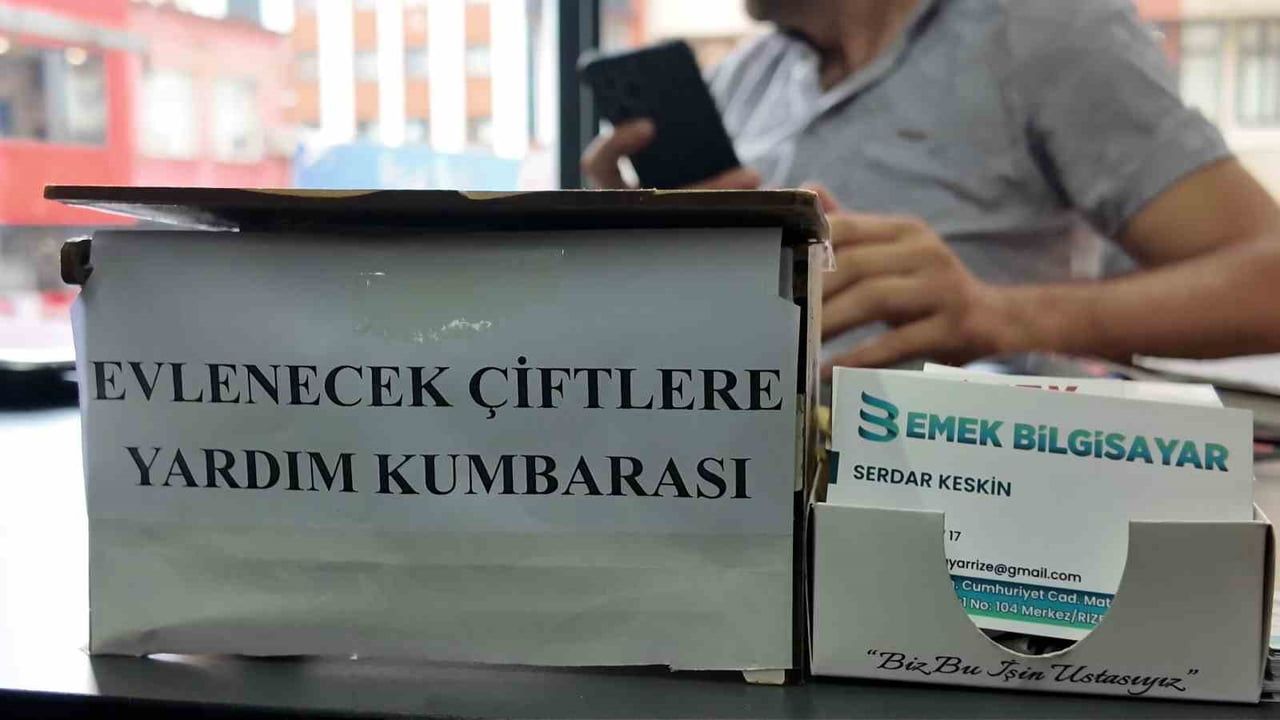 Rize'de esnaftan evlenecek çiftlere kumbara desteği