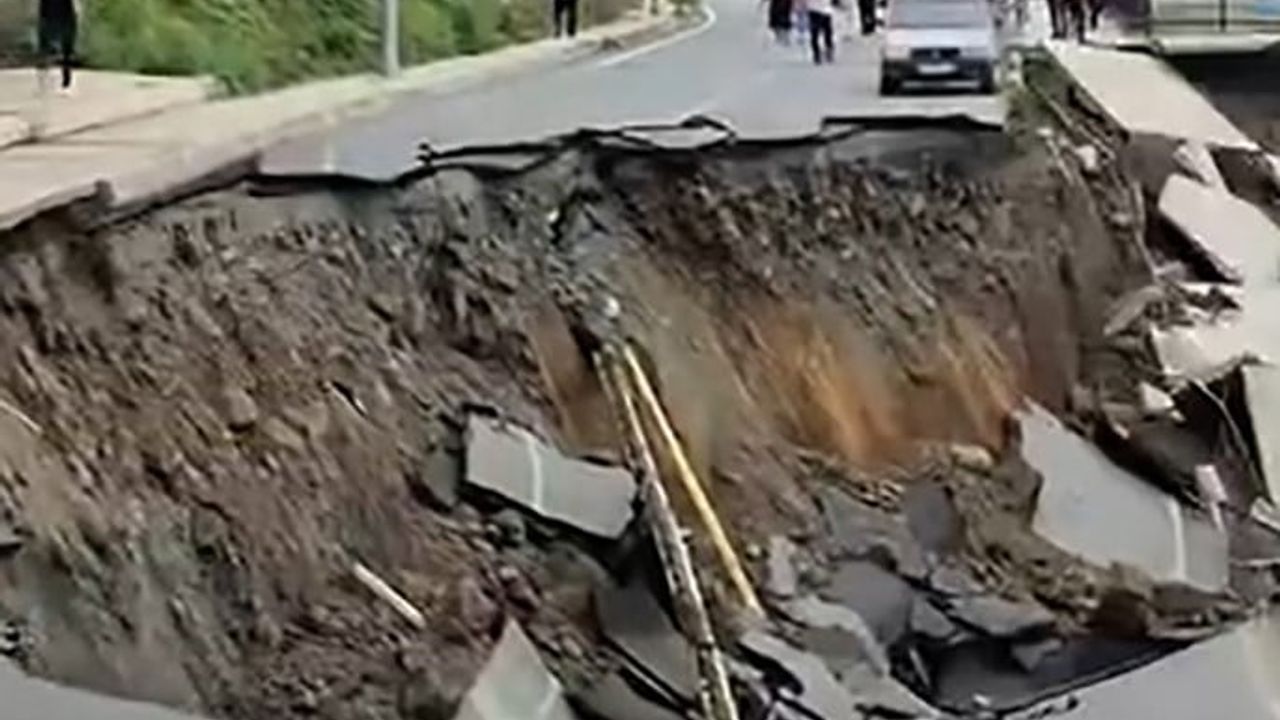 Rize'de yol çökmesi nedeniyle 2 bina tedbir amaçlı tahliye edildi