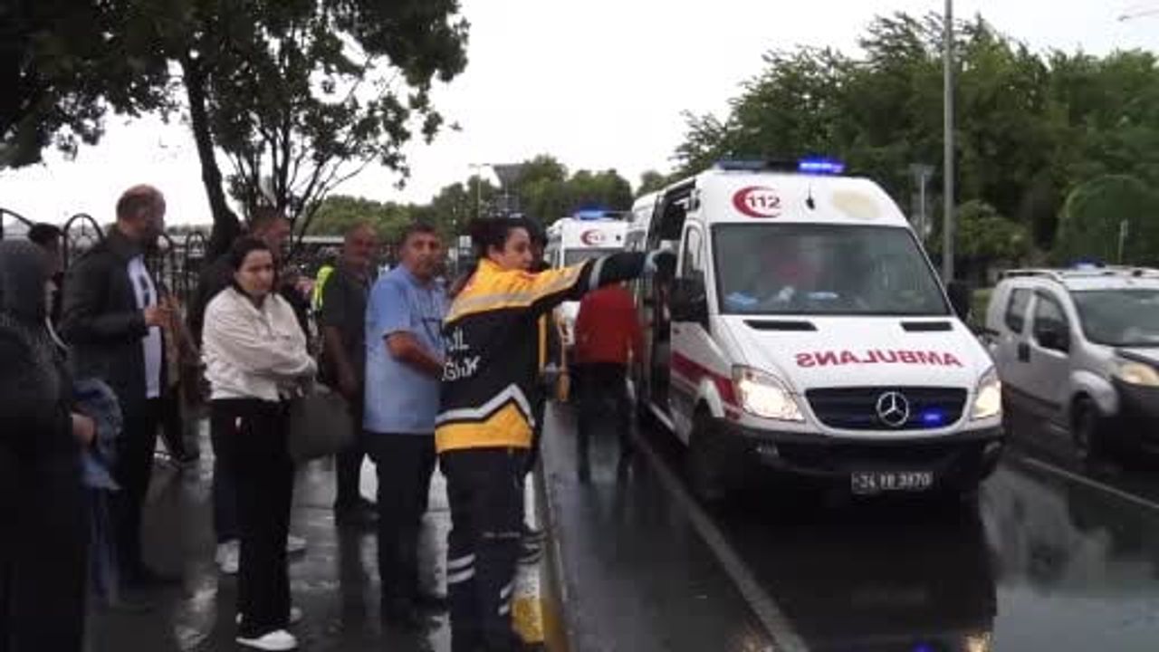 Sabah seferi kaza ile sonuçlandı: Eyüpsultan'da 30 kişi yaralandı