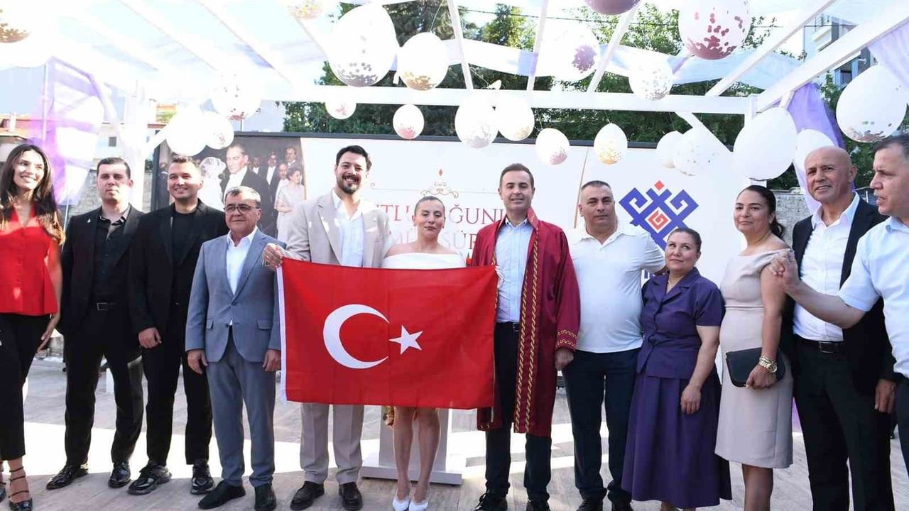 Sabri Uğur Parkı'nda açık hava nikah salonu hizmete açıldı