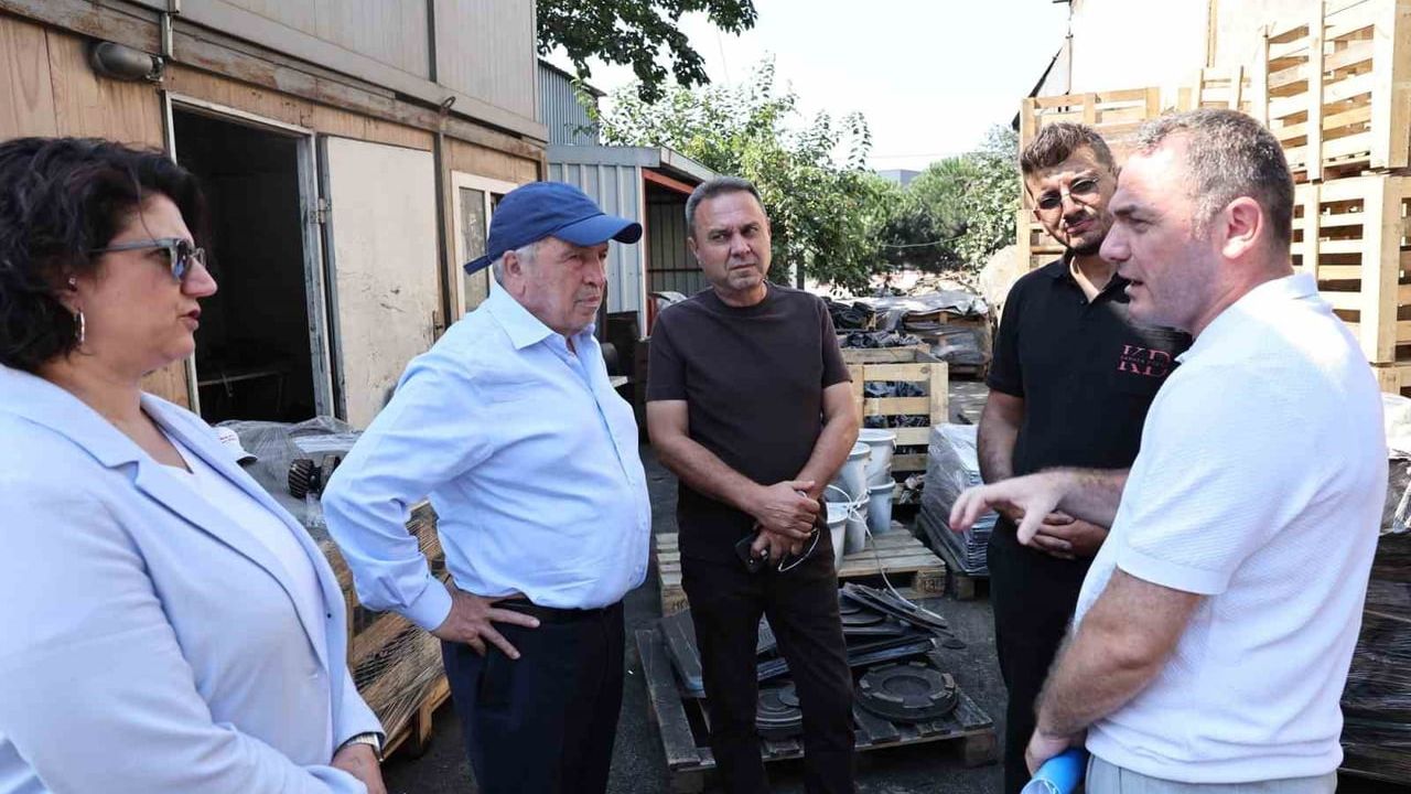 Şadi Özdemir mahallelerde sorunları yerinde çözüyor