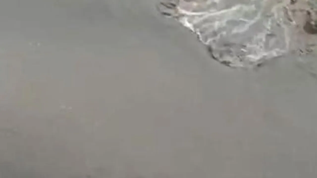 Sağanak alt geçitleri göle çevirdi ve trafikte aksamalara neden oldu