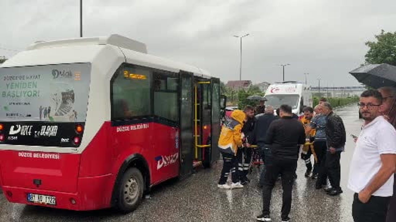 Sağanak yağış D-100'de çarpışmaya yol açtı: 5 yaralı