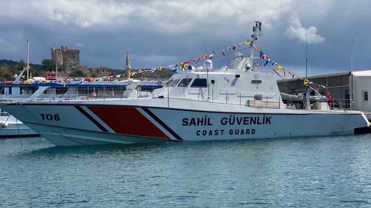 Sahil güvenlik botları Denizcilik ve Kabotaj Bayramı'nda ziyarete açıldı